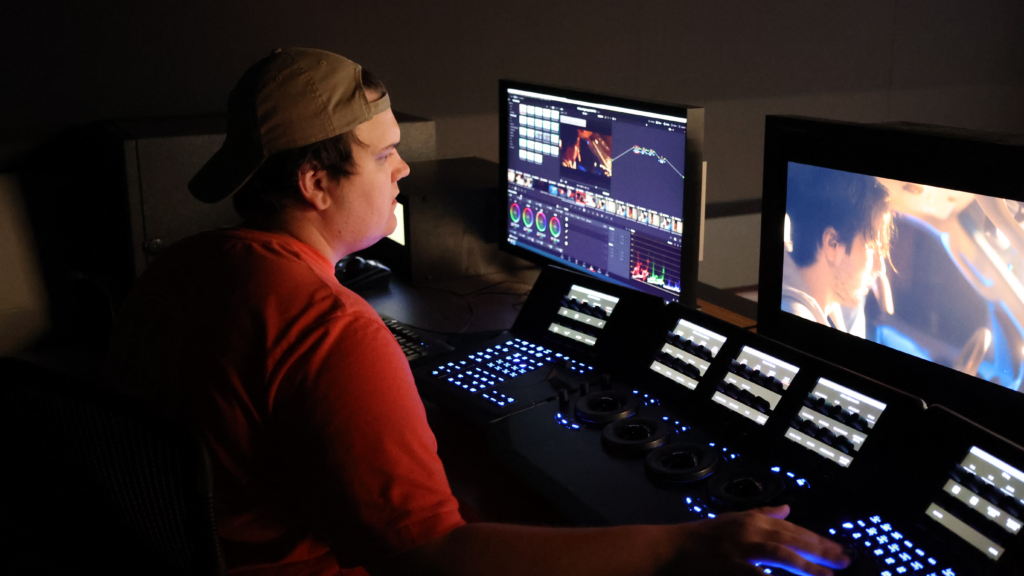 During a tour of Ringling College’s cutting edge film studios, filmmakers attending the Sarasta Film Festival visited a color correction suite where Film senior Brandyn Royer ’23 was working on color correcting a student film.