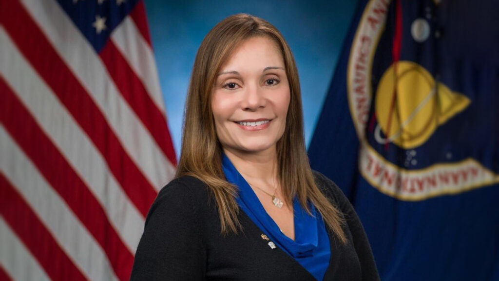 Former NASA chief engineer from Nasa Evelyn Miralles gives talk at Ringling College.